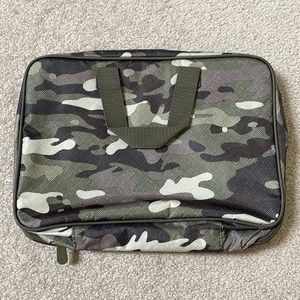 Thirty-one Fold-up travel bag in camo crosshatch